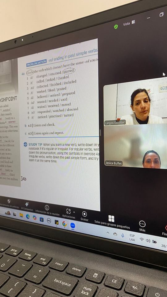 Clase individual por videollamada, con la docente en pantalla