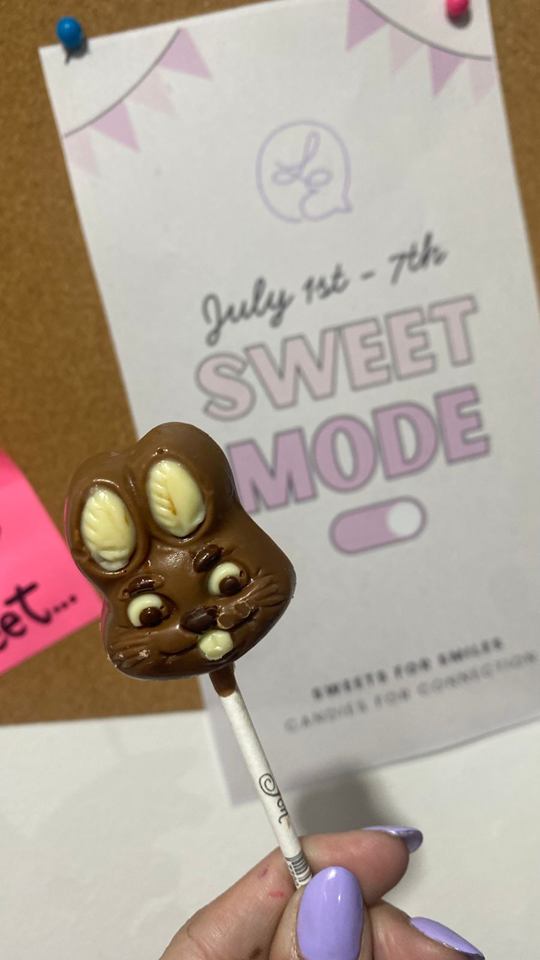 Chupetín de chocolate con forma de conejo del proyecto Swifties Corner
